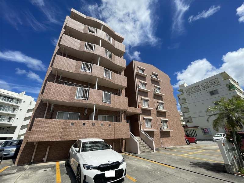 2LDK Apartment for Rent in Toyosaki, Tomigusuku City, Okinawa - Thumbnail 2
