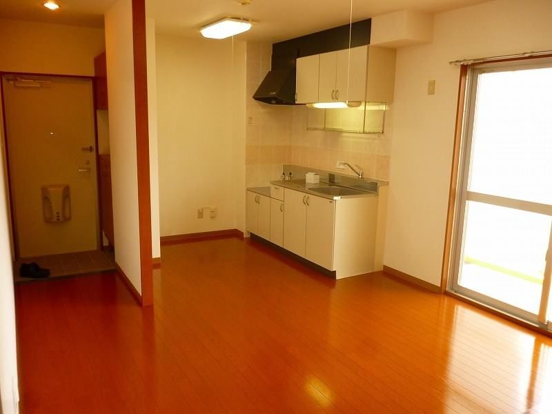 2LDK Corner Apartment for Rent in Haebaru, Okinawa - Thumbnail 3