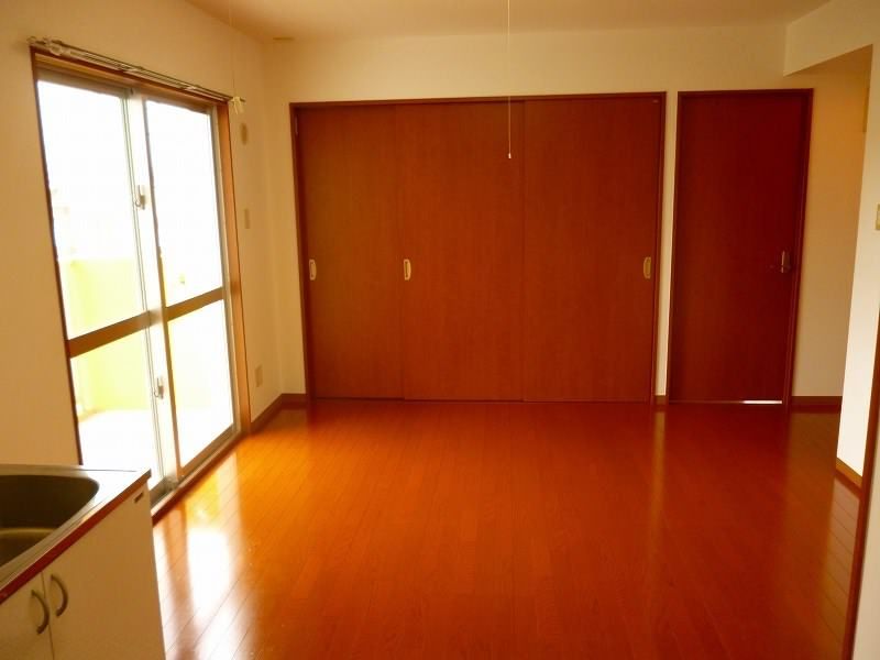 2LDK Corner Apartment for Rent in Haebaru, Okinawa - Thumbnail 4