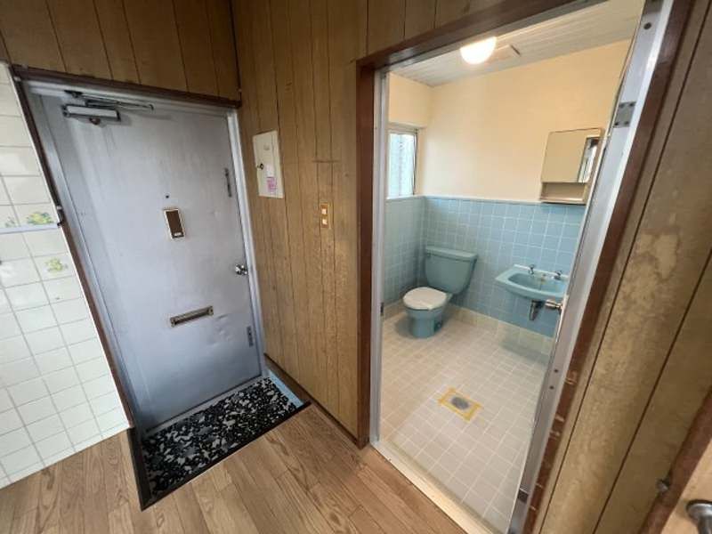 Renovated 2DK Apartment for Rent in Urasoe, Okinawa - Thumbnail 3