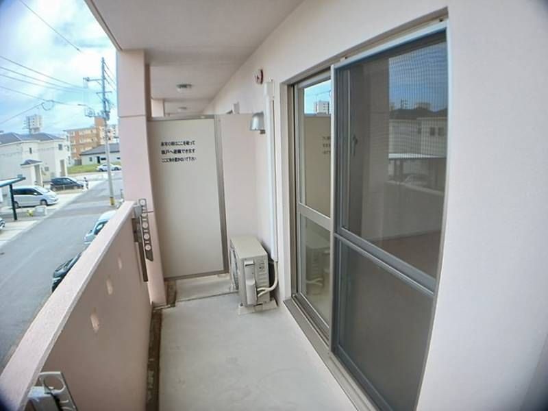 1K Apartment for Rent in Nakagusuku Village, Okinawa - Modern & Online Contract - Thumbnail 4