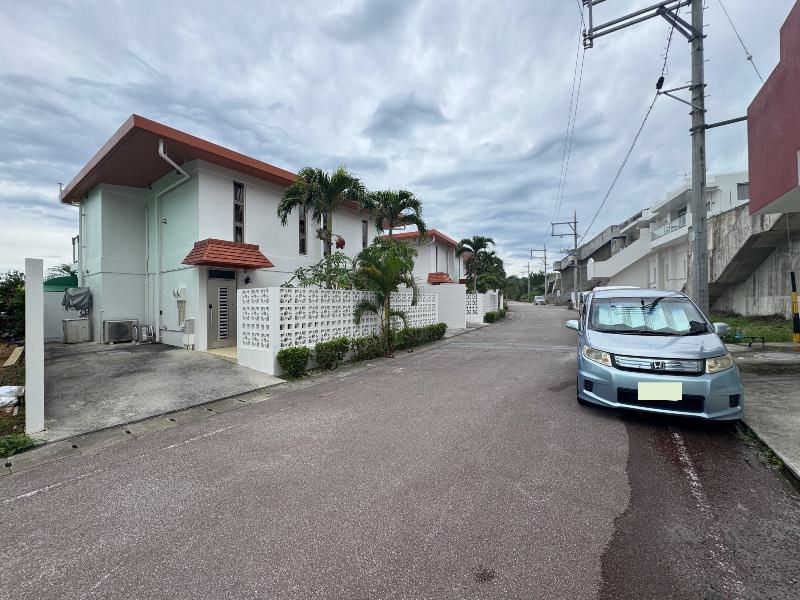 Oceanview Condo in Motobu Hills with Jacuzzi - Thumbnail 4