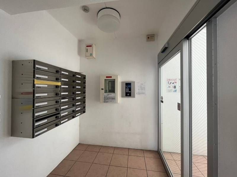 1K Apartment for Rent in Nishizaki, Itoman, Okinawa - Thumbnail 3