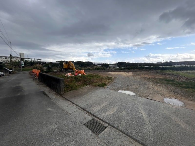 Land for Sale in Tomigusuku Nagado - 120.3㎡ Plot with Building Condition - Thumbnail 2