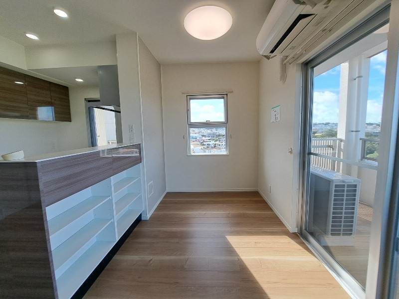 2LDK Ocean View Apartment for Rent in Chatan Town, Okinawa - Thumbnail 4