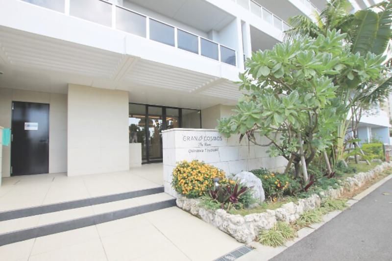 Luxury 2LDK Apartment with Concierge in Okinawa Toyosaki - Thumbnail 2