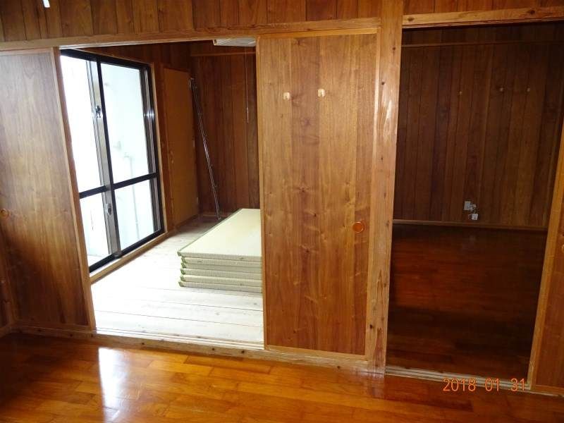 2LDK Apartment for Rent in Uruma, Okinawa - 50,000 Yen - Thumbnail 3