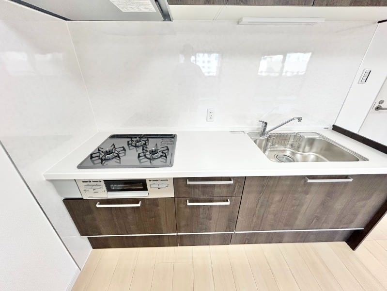 Renovated 2LDK Apartment with Balcony in Naha, Okinawa - Thumbnail 4