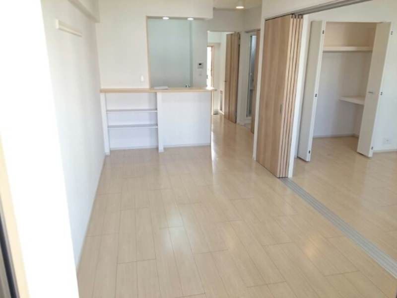 1LDK Apartment for Rent in Ginowan, Okinawa - 69,000 Yen - Thumbnail 3