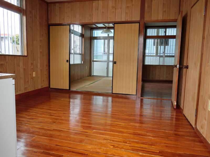 2DK Apartment for Rent in Ginowan City, Okinawa - Thumbnail 2