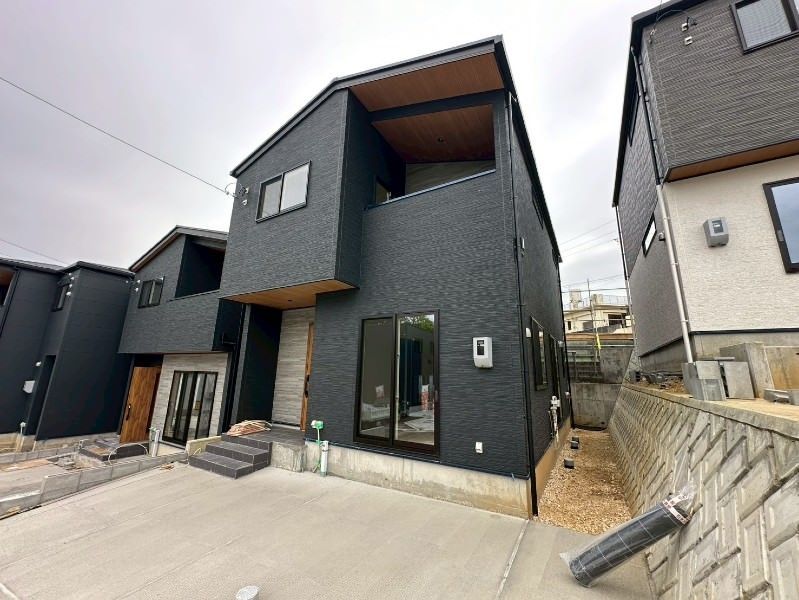 New 4LDK House for Sale in Okinawa City, Noborikawa - Thumbnail 2