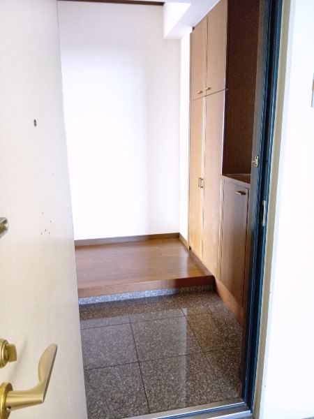 4LDK Apartment for Rent in Urasoe, Okinawa with Ocean View - Thumbnail 2