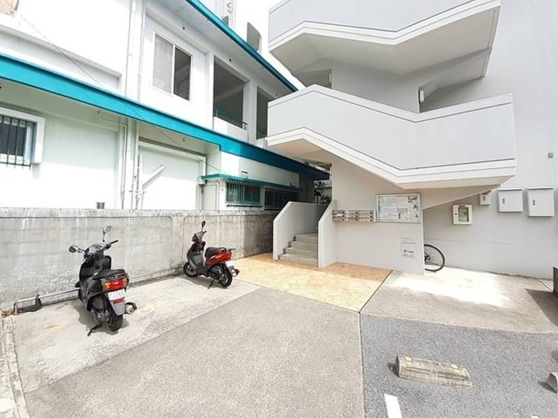 2LDK Apartment for Rent in Tomigusuku City, Okinawa - Thumbnail 2