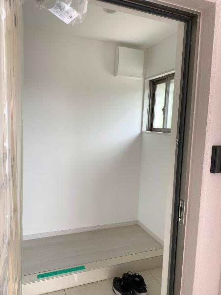 Modern 1K Apartment for Rent in Nakagusuku Village, Okinawa - Thumbnail 3