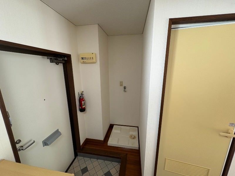 1R Apartment for Rent in Tomigusuku, Okinawa with Free Parking - Thumbnail 2