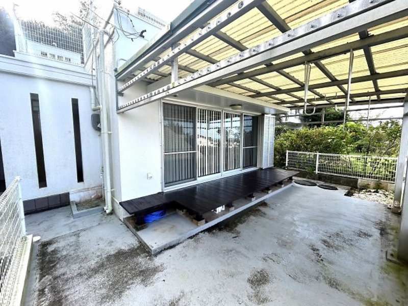 Onna Village Terrace House with 2-Car Parking in Okinawa Resort - Thumbnail 3