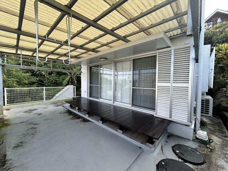 Onna Village Terrace House with 2-Car Parking in Okinawa Resort - Image 1