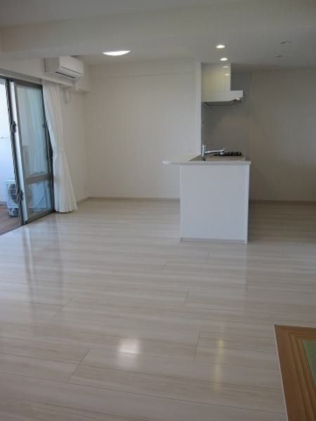 Premist Toyosaki Ocean View 3LDK Apartment for Rent in Tomigusuku - Thumbnail 4