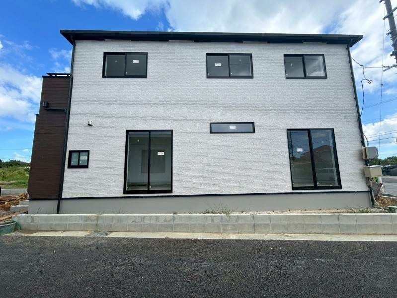 New 4LDK House in Uruma City with 96.05㎡ Floor Space - Thumbnail 3