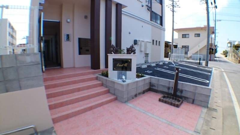 Modern 2LDK Apartment for Rent in Ginowan Village, Okinawa - Thumbnail 2