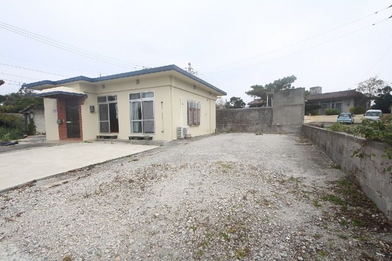 Renovated 1LDK House in Yaese Town, Okinawa - Thumbnail 2