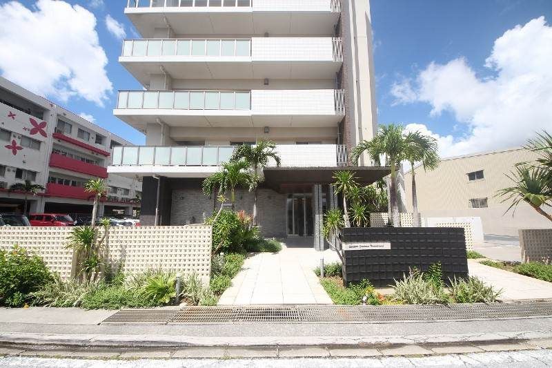 Comfort Ginowan Oceanfront 3LDK Apartment with Sea View for Sale - Thumbnail 4