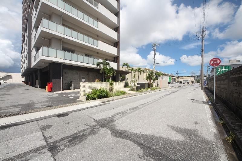 Comfort Ginowan Oceanfront 3LDK Apartment with Sea View for Sale - Thumbnail 3