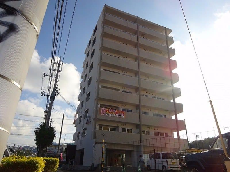 Spacious 2LDK Apartment for Rent in Chatan Mihama, Okinawa - Image 1