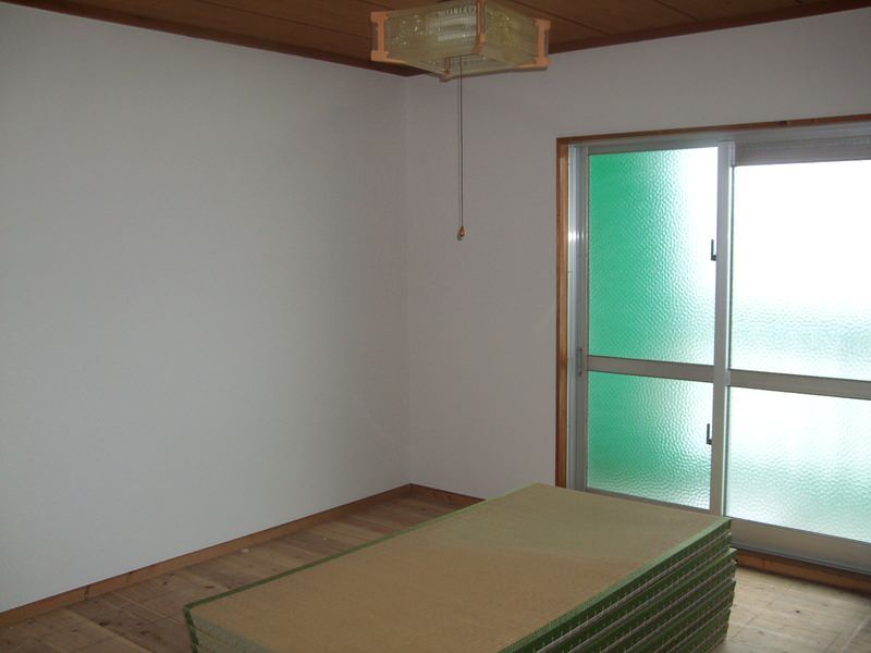 2DK Apartment for Rent in Urasoe City, Okinawa with Free Parking - Thumbnail 2