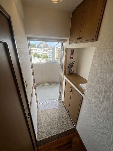 2LDK Apartment for Rent in Kuwae, Chatan, Okinawa - Thumbnail 2