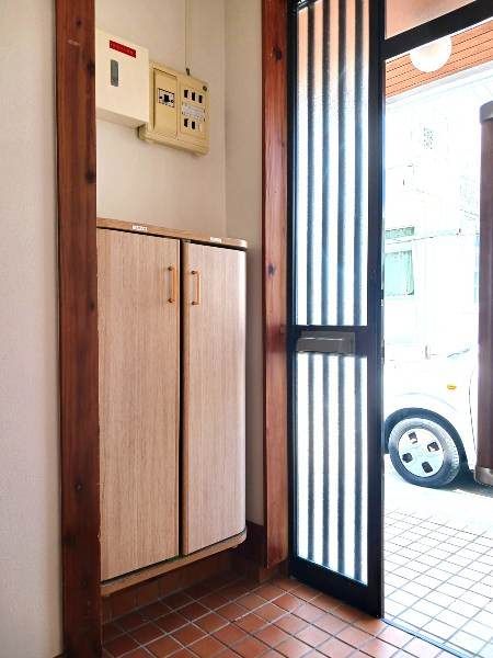 2LDK Rental House with Parking in Quiet Okinawa City Koja - Thumbnail 3