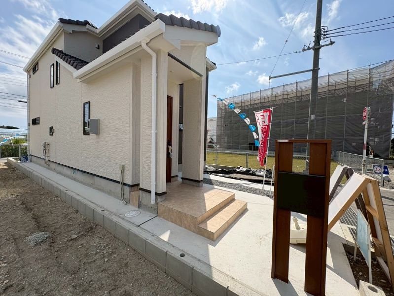 New 4LDK House for Sale in Tomigusuku, Okinawa - 2026 Build - Thumbnail 3