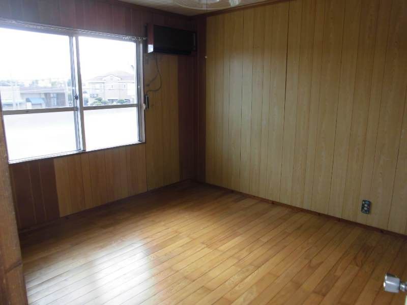 2DK Apartment for Rent in Uruma City, Okinawa with Free Parking - Thumbnail 4