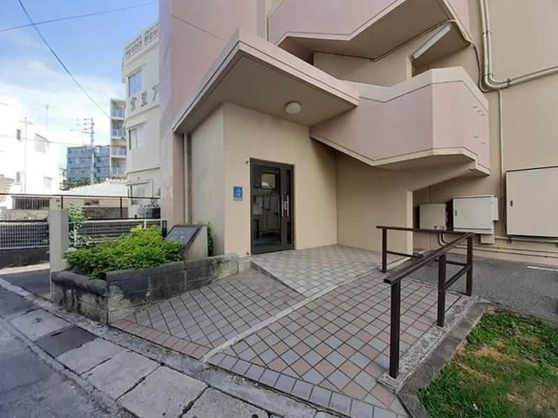 1R Apartment for Rent in Makishi, Naha - 60,000 Yen, No Deposit - Thumbnail 2