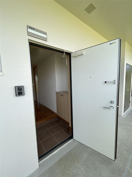 2LDK Apartment for Rent in Itoman, Okinawa - 51 sqm, 2022 Build - Thumbnail 4