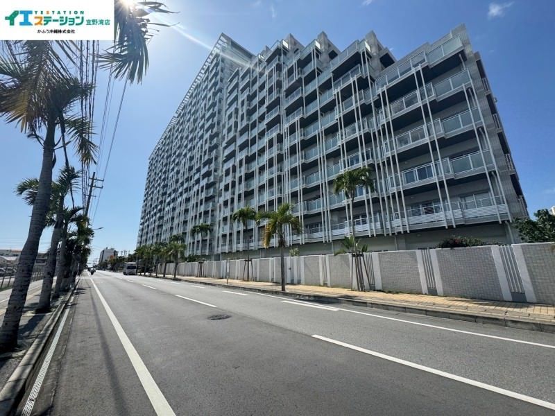 3LDK Apartment for Sale in Chatan, Okinawa with Ocean View - Thumbnail 2