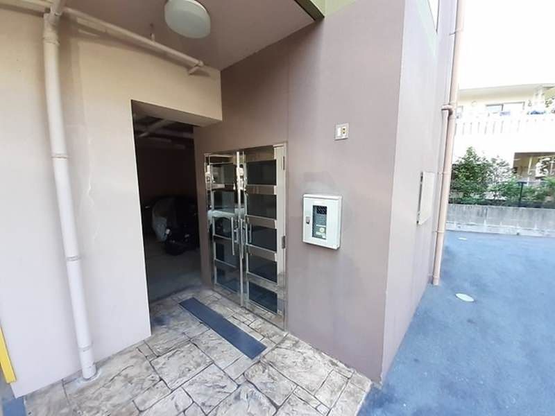 Modern 2LDK Apartment for Rent in Urasoe, Okinawa - Thumbnail 3