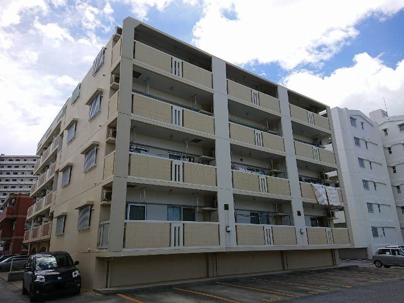 Duo Court 2LDK Apartment for Rent in Toyosaki, Tomigusuku - Thumbnail 2