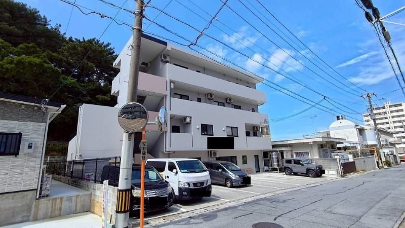 Modern 2LDK Apartment in Chatan, Okinawa with Ocean Views - Thumbnail 4