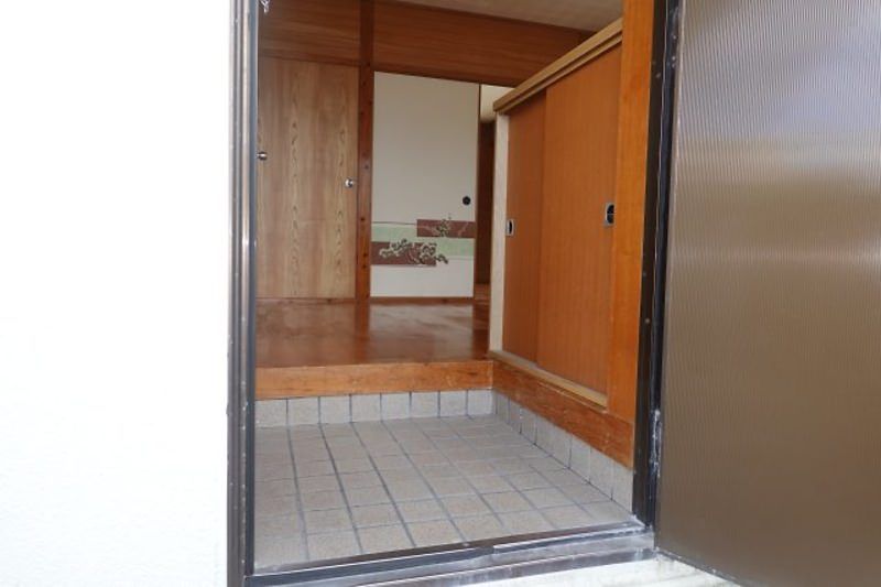 Maison Castle 2DK Apartment for Rent in Ginowan, Okinawa - Thumbnail 4