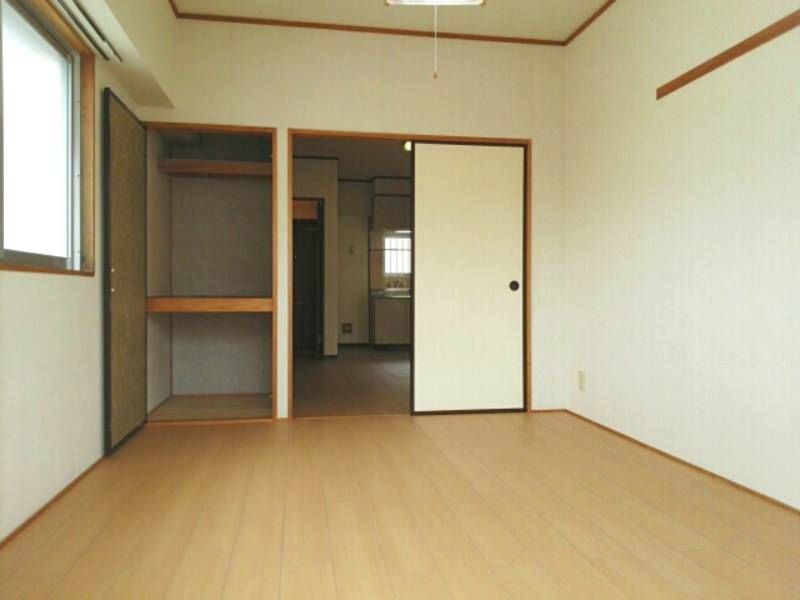 SR Palace 2LDK Apartment for Rent in Tomigusuku, Okinawa - Thumbnail 3