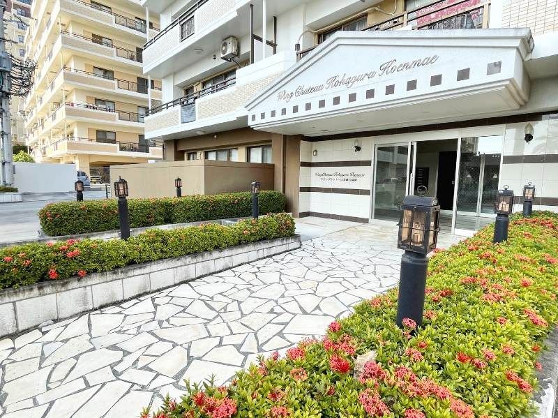 Renovated 3LDK Corner Apartment in Naha, Okinawa with Dual Balconies - Thumbnail 2