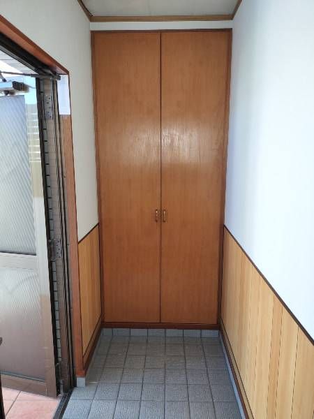 Spacious 2LDK Apartment for Rent in Okinawa City's Kogen - Thumbnail 3