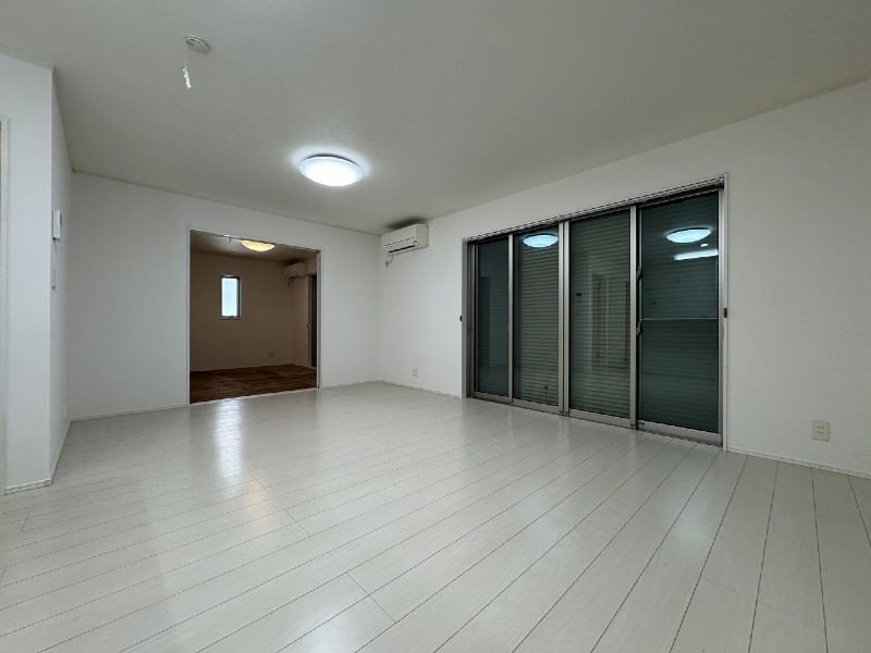 4LDK House with 5 Parking Spaces in Itoman, Okinawa - Thumbnail 2