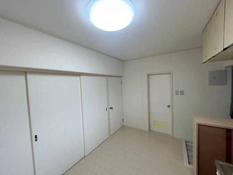2DK Apartment for Rent in Urasoe Miyagi, Okinawa - No Key Money - Thumbnail 3