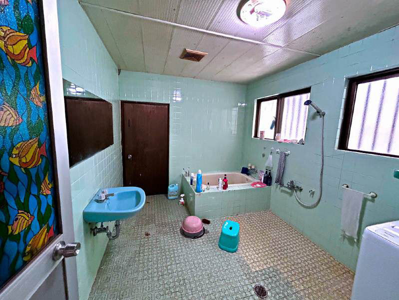 Spacious 4LDK House in Yomitan Village, Okinawa - Thumbnail 2