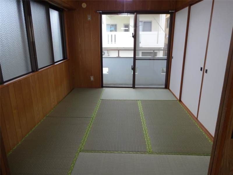 Chintai Sky House 2DK Apartment for Rent in Chatan, Okinawa - Thumbnail 4