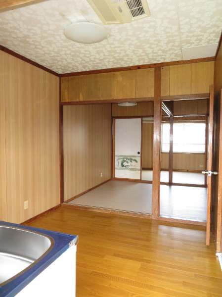 Tanaka Apartments 1LDK Rental in Uruma City, Okinawa - Thumbnail 2