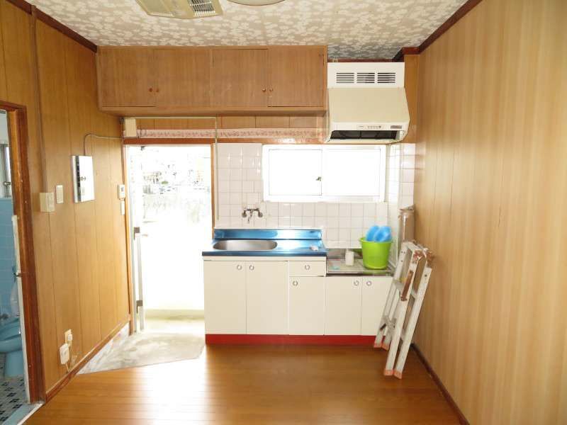 Tanaka Apartments 1LDK Rental in Uruma City, Okinawa - Thumbnail 3