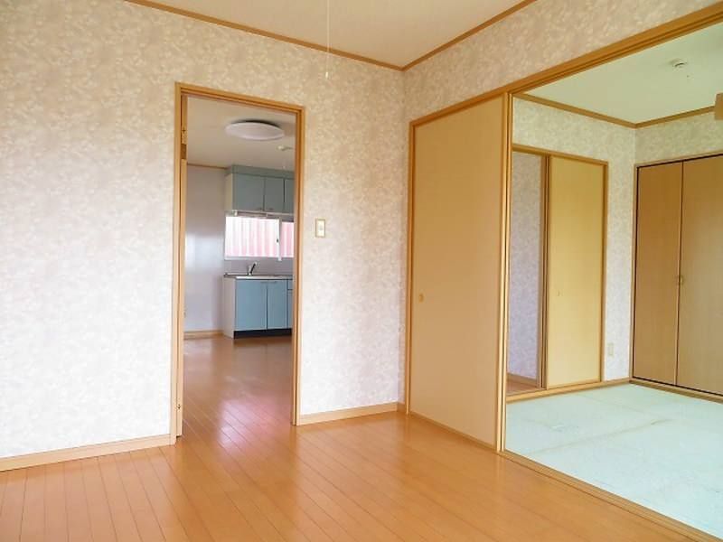 2LDK Apartment for Rent in Yomitan Village, Okinawa with 2 Parking - Thumbnail 4